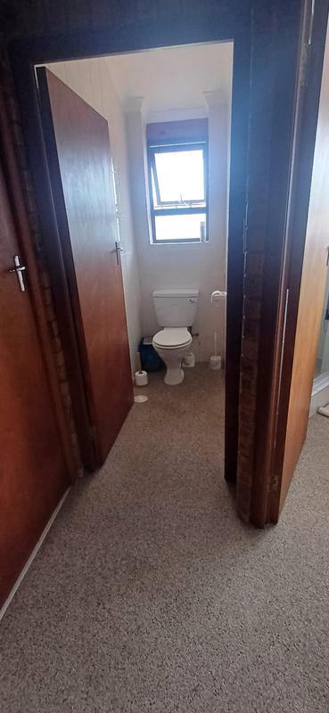 5 Bedroom Property for Sale in Sandbaai Western Cape